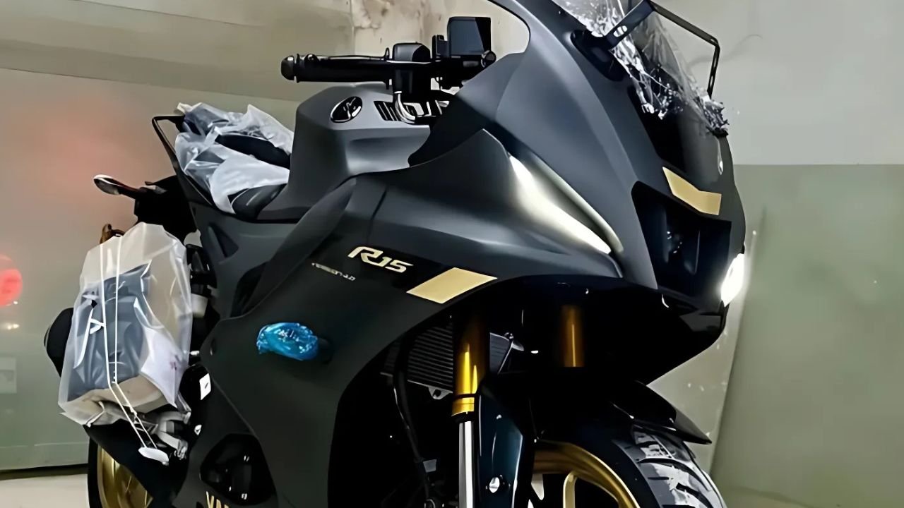 2025 Yamaha R15 V5